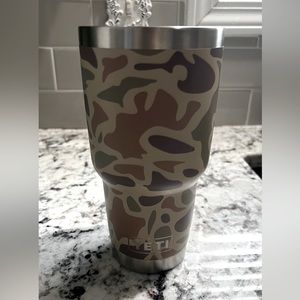 Yeti 30 oz duck camo tumbler